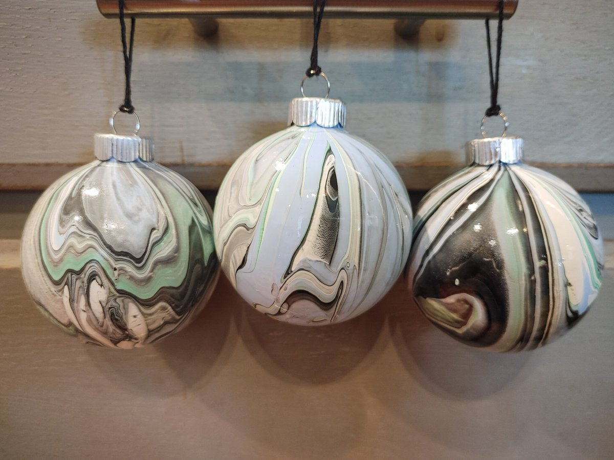 Acrylic Pour Christmas Ornament Sets (3)