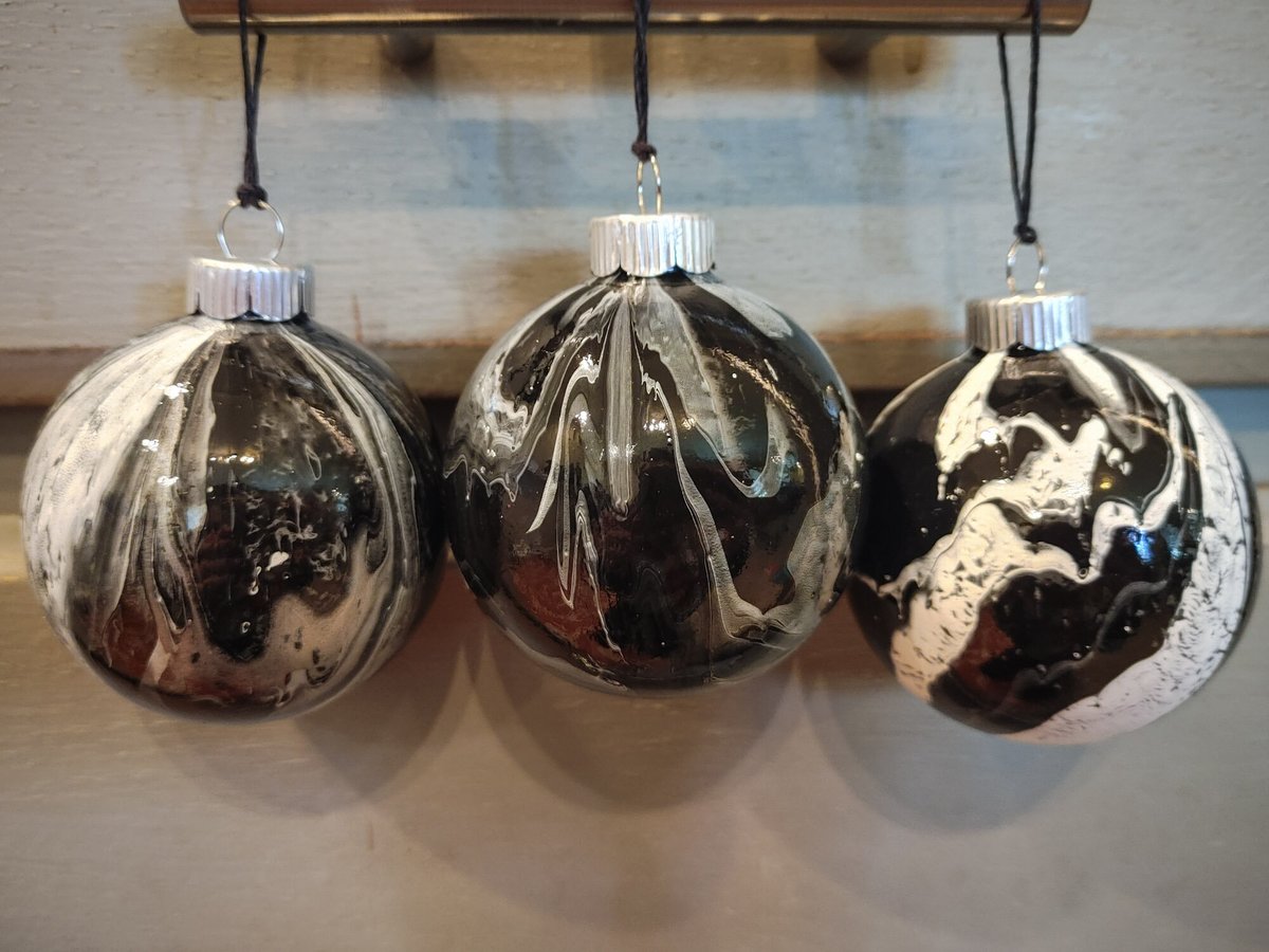 Acrylic Pour Christmas Ornament Sets (3)